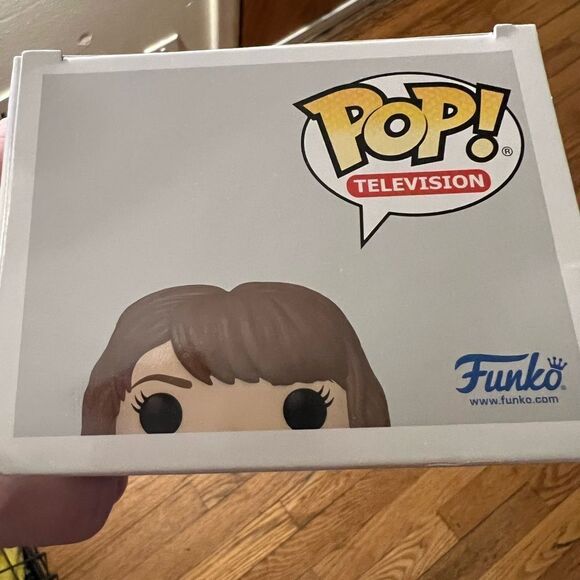 Funko Pop Stranger Things ROBIN Vinyl Figure - Picture 7 of 8